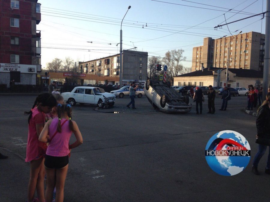 В Новокузнецке в ДТП с участием «копейки» и Toyota пострадали два человека