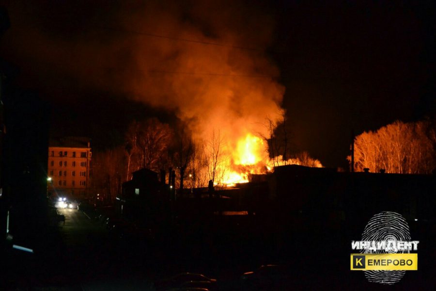 Видео: в Кемерове горел склад пивзавода на площади 700 «квадратов»