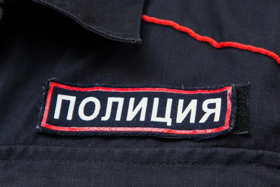 В Кузбассе полиция разыскивает женщину, обманувшую на 15 тысяч школьницу