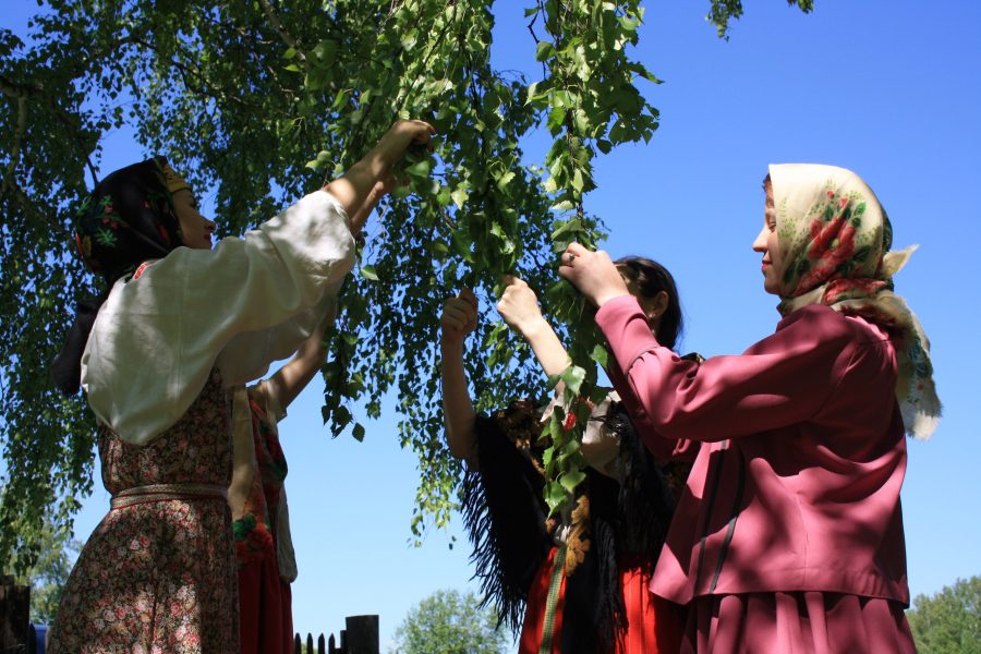 В кузбасском заповеднике открыли летний сезон празднованием «зелёных святок»