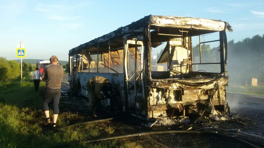 В Кемеровском районе на трассе сгорел пассажирский автобус