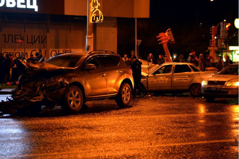 Водитель Nissan избежал срока за ДТП в Кемерове, в котором погибли двое студентов и таксист