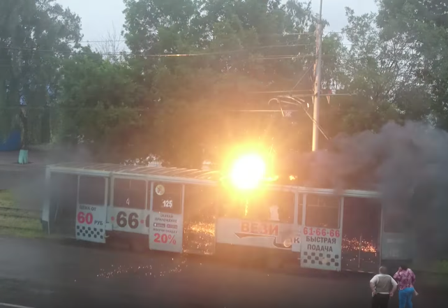 Пожар в трамвае в Прокопьевске попал на видео