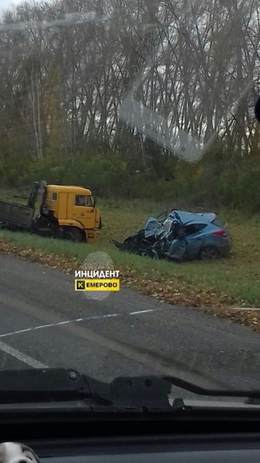 На кузбасской трассе столкнулись КамАЗ и Hyundai ix35