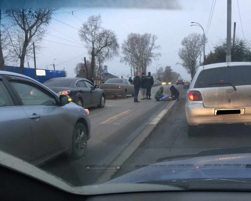 В Кемерове водитель Toyota сбил на зебре пенсионерку