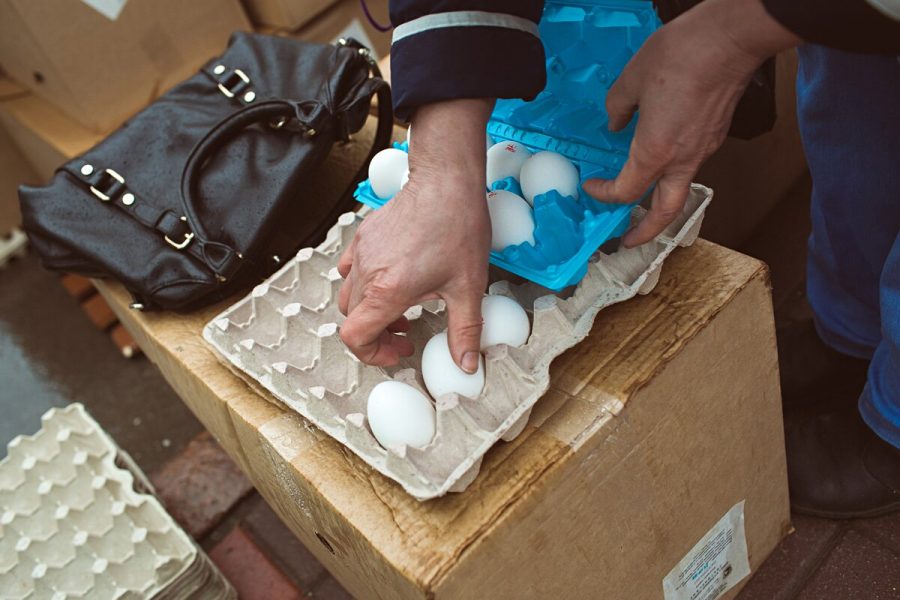 В сентябре в Кузбассе больше всего подорожали яйца, плавленые сыры и «газировка»