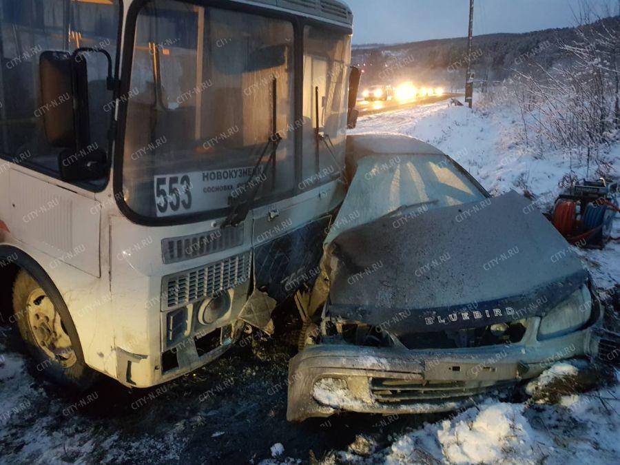Под Новокузнецком в ДТП с автобусом ПАЗ погибла женщина