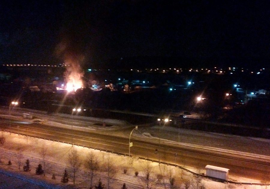 В МЧС назвали предварительную причину крупного пожара в Центральном районе Кемерова