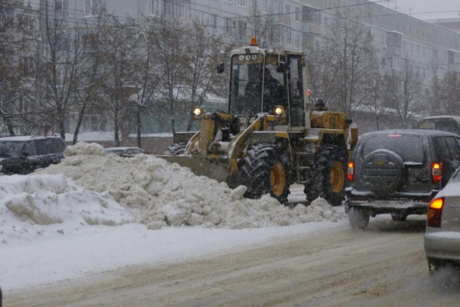 Коммунальщики за сутки вывезли с улиц и дворов Кузбасса почти 13 000 кубометров снега