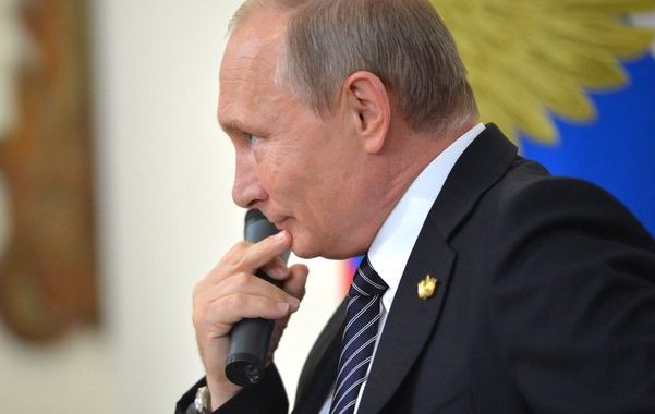 Владимир Путин предложил платить за рождение первенца 10,5 тысяч рублей ежемесячно