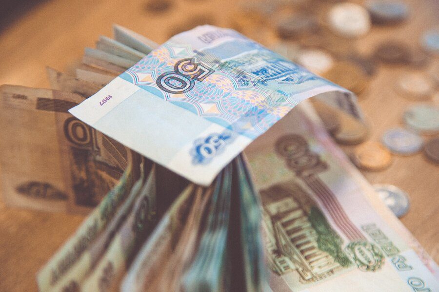За 10 месяцев средняя зарплата в Кузбассе превысила 31 800 рублей