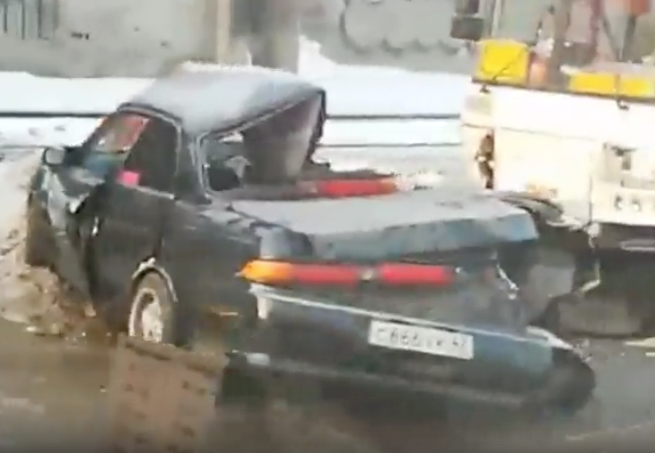 Видео: в Новокузнецке в ДТП с участием маршрутки и Toyota пострадали четыре человека