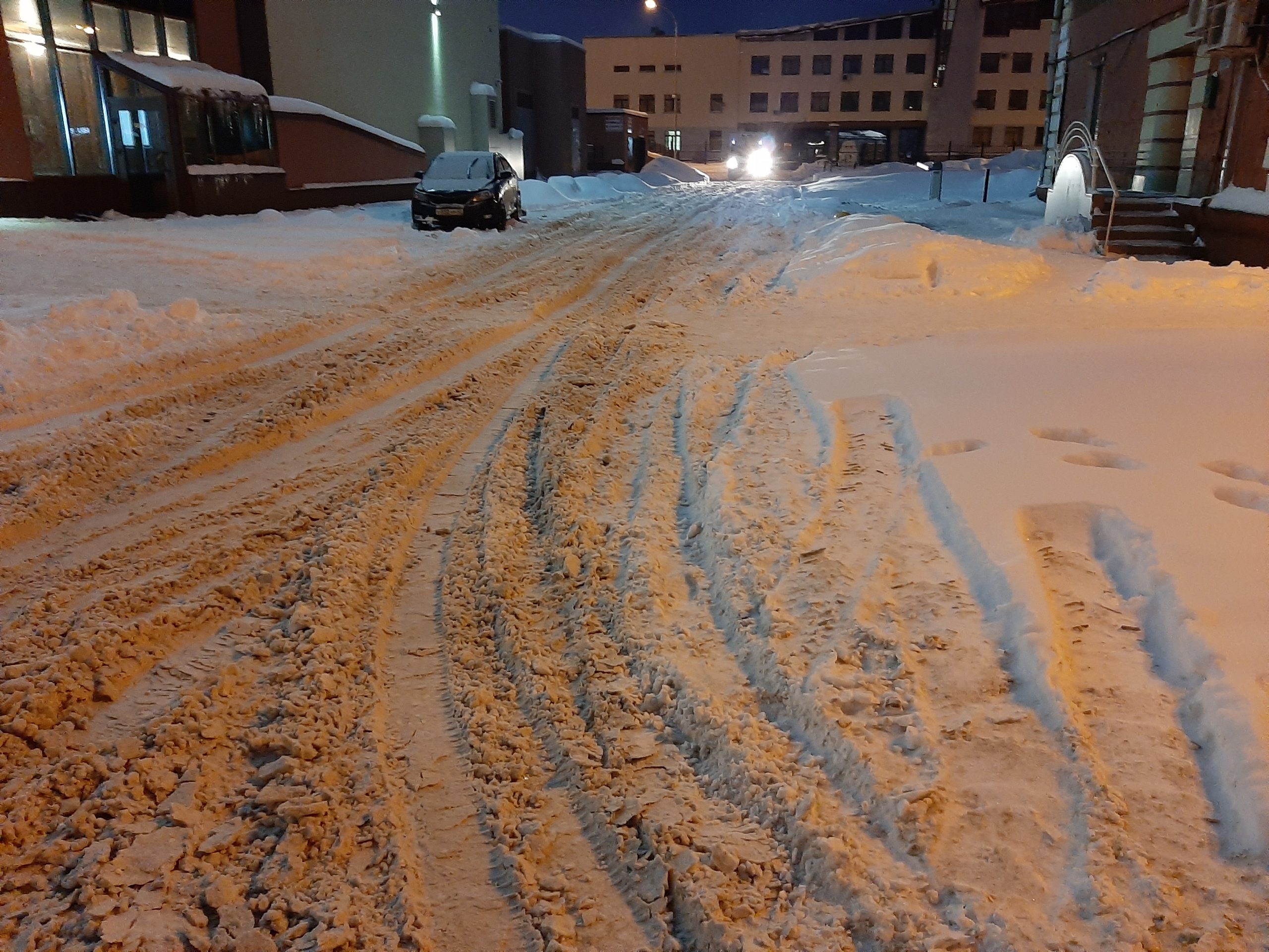 Последствия снегопада: в Кузбассе число людей и техники для снегоуборки будет увеличено в 2 раза