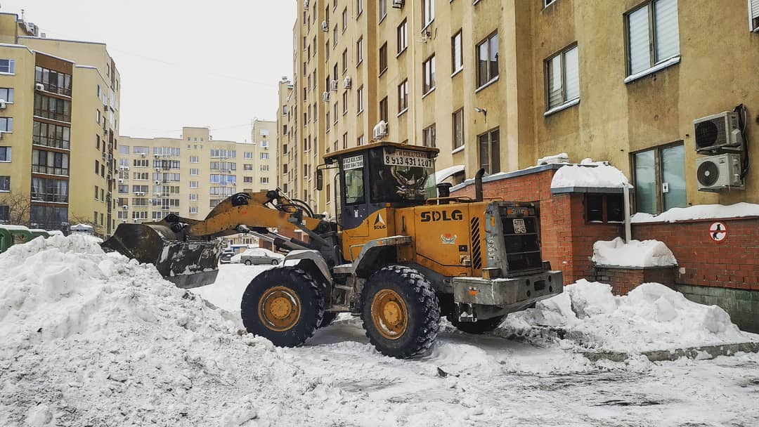 В Кузбассе на борьбу со снегом вышло ещё больше дворников