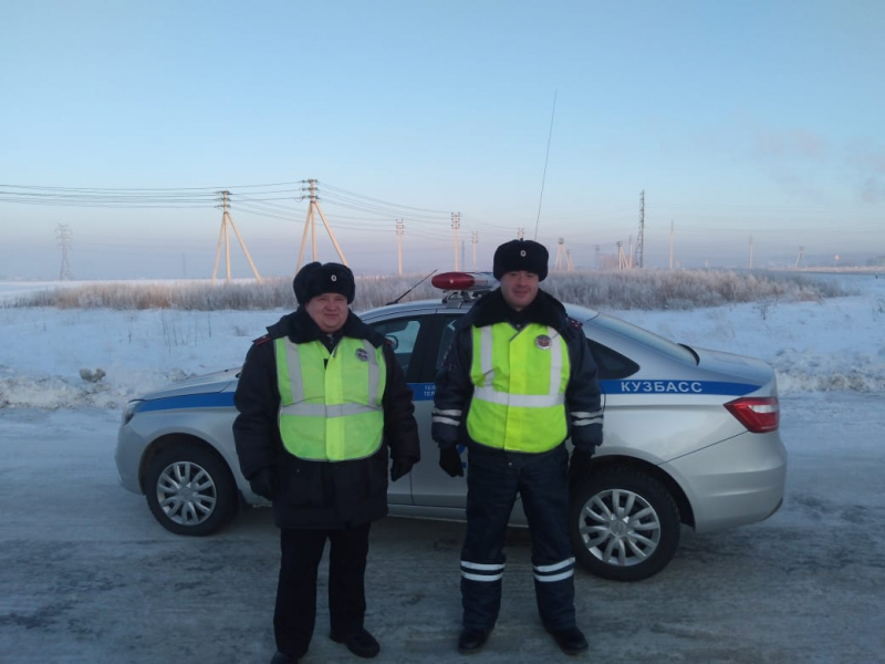 Кузбасские полицейские пришли на помощь подростку и спасли его дядю