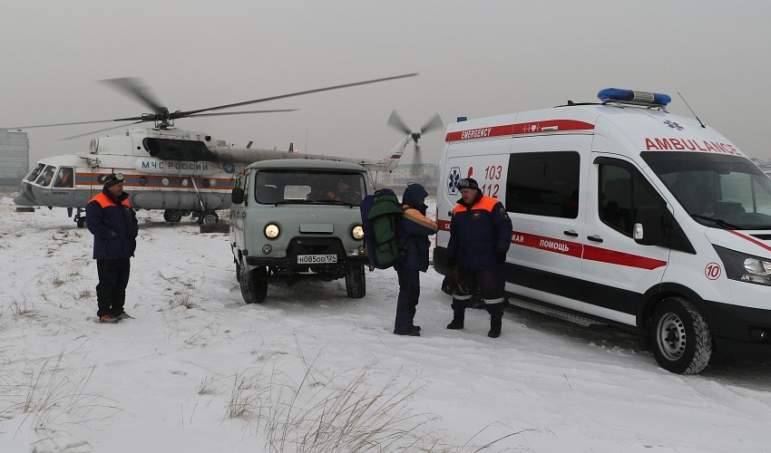 Спасатели МЧС вертолётом вывезли мужчину из кузбасской тайги: подробности операции