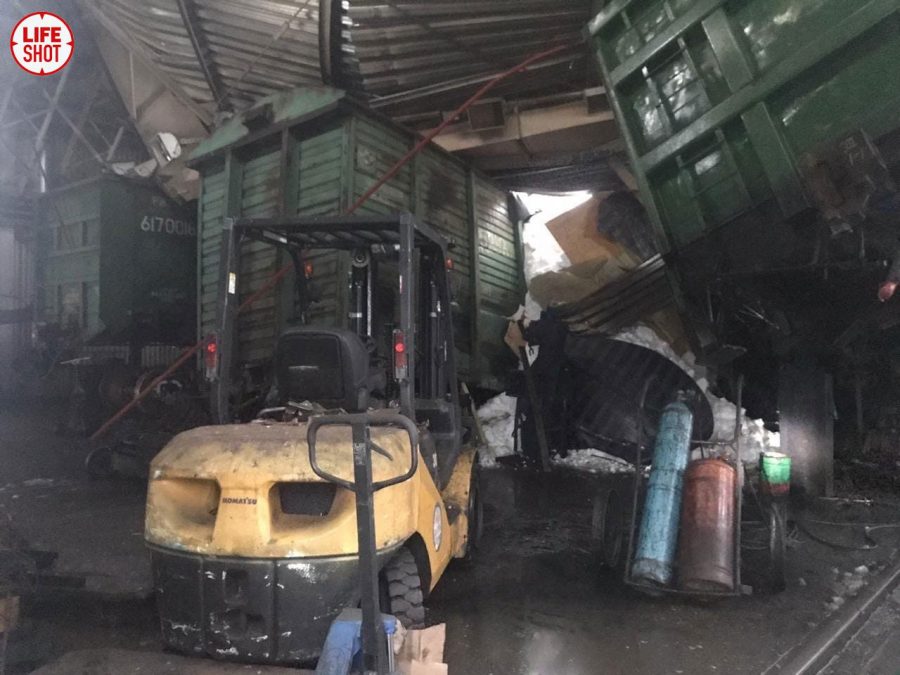 Видео: на кузбасском заводе рухнула крыша