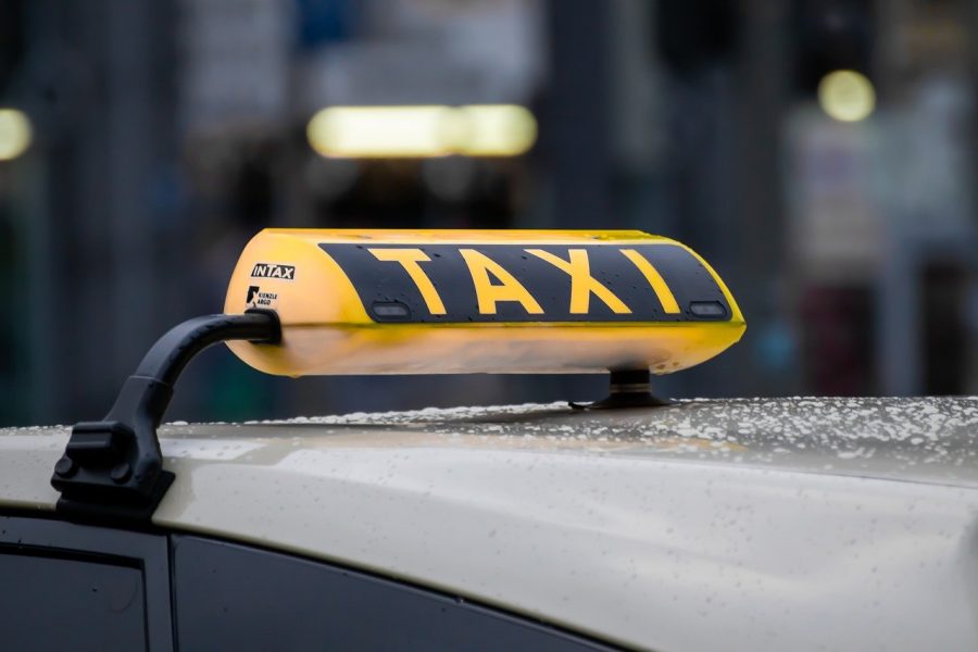 Кузбасский таксист организовал сбыт наркотиков в служебном автомобиле