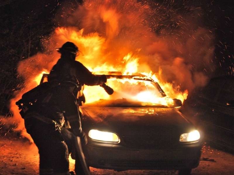 В Кузбассе горят машины