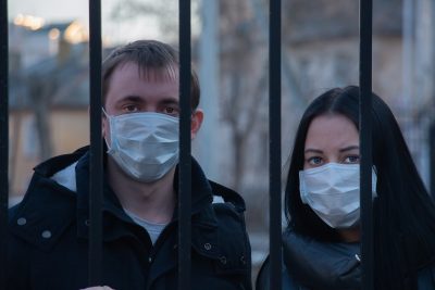 «Нас принуждают покупать маски»: в магазине Кузбасса произошёл скандал