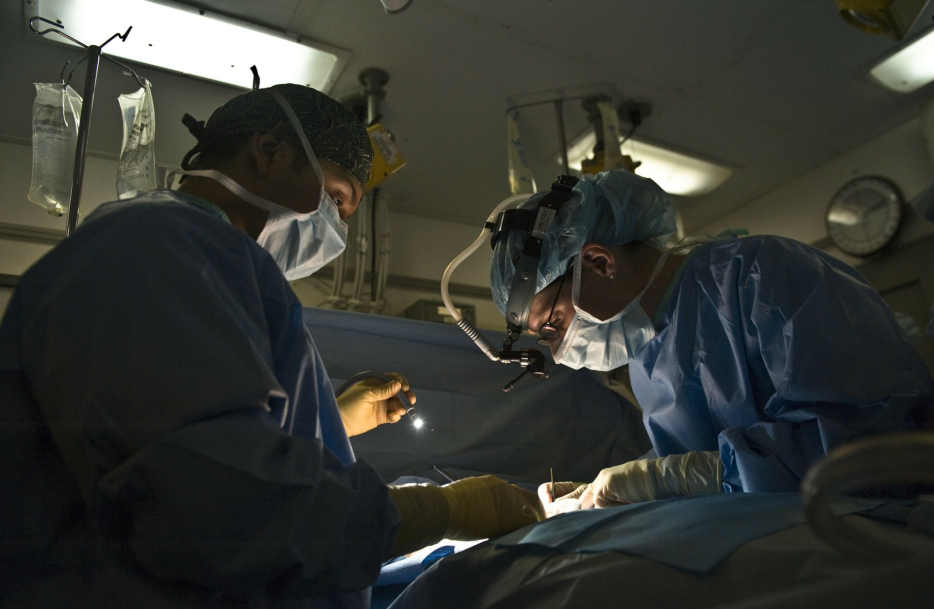 Кемеровские хирурги вшили синтетический сосуд больному мужчине