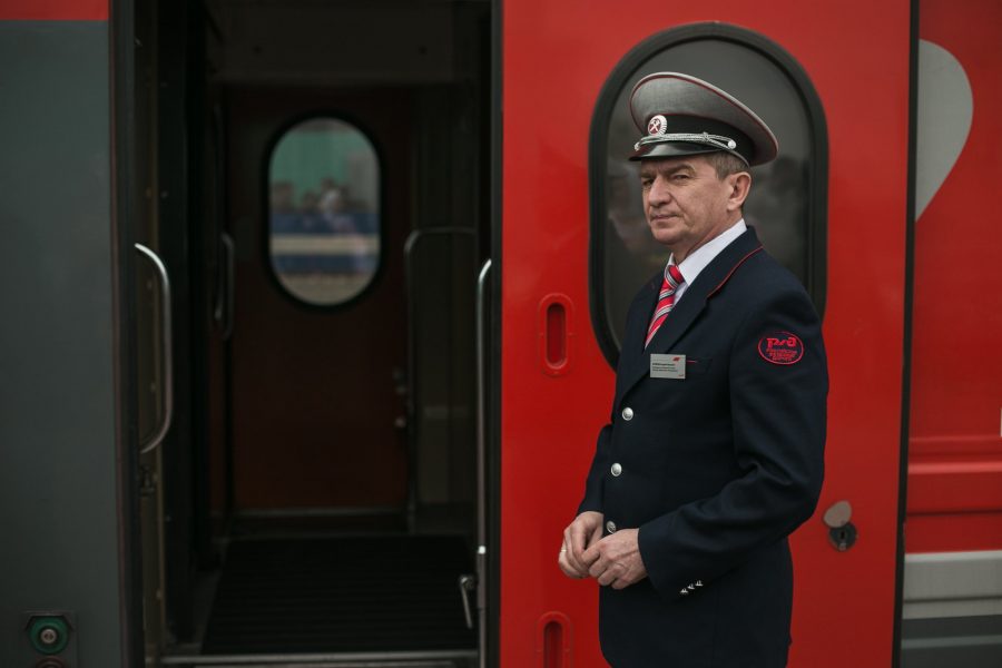 Видео: теперь в Кузбассе поезда набиты битком, как в Китае