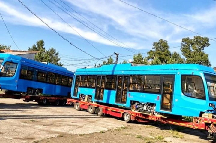В Новокузнецк приехали два новых трамвая