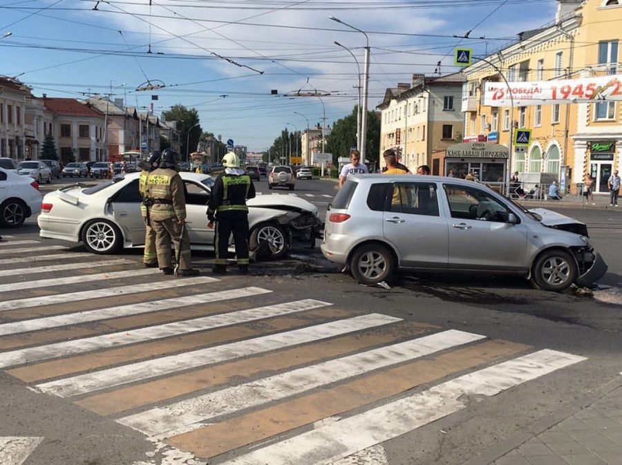 Видео: в центре Кемерова произошла серьезная авария