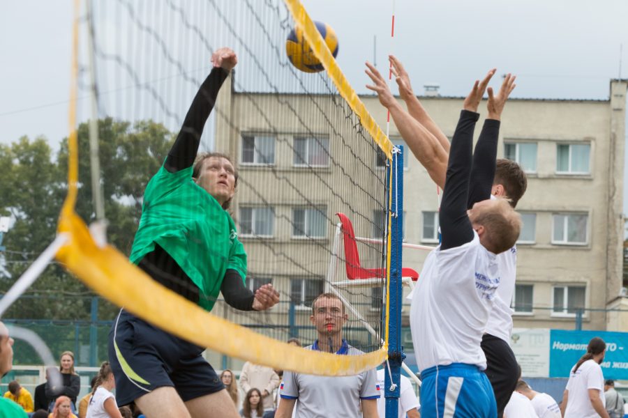 В Кемерове верующие разных конфессий сыграли в волейбол