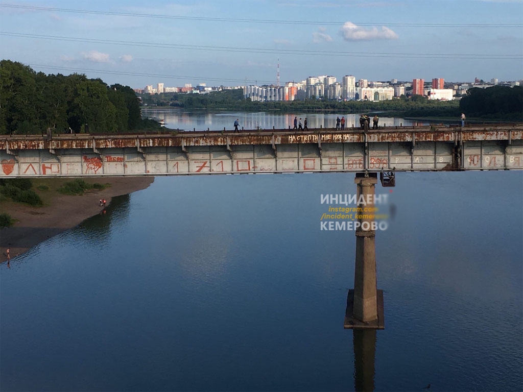 На старом мосту в Кемерове повесился мужчина