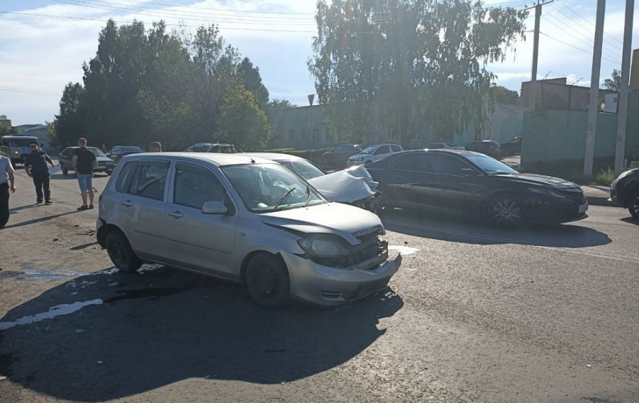 Двое взрослых и ребёнок пострадали в аварии в Кузбассе