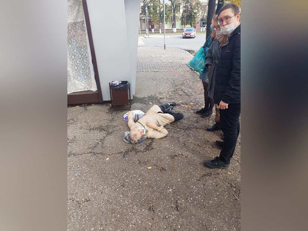 На центральной улице Кемерова внезапно скончалась женщина
