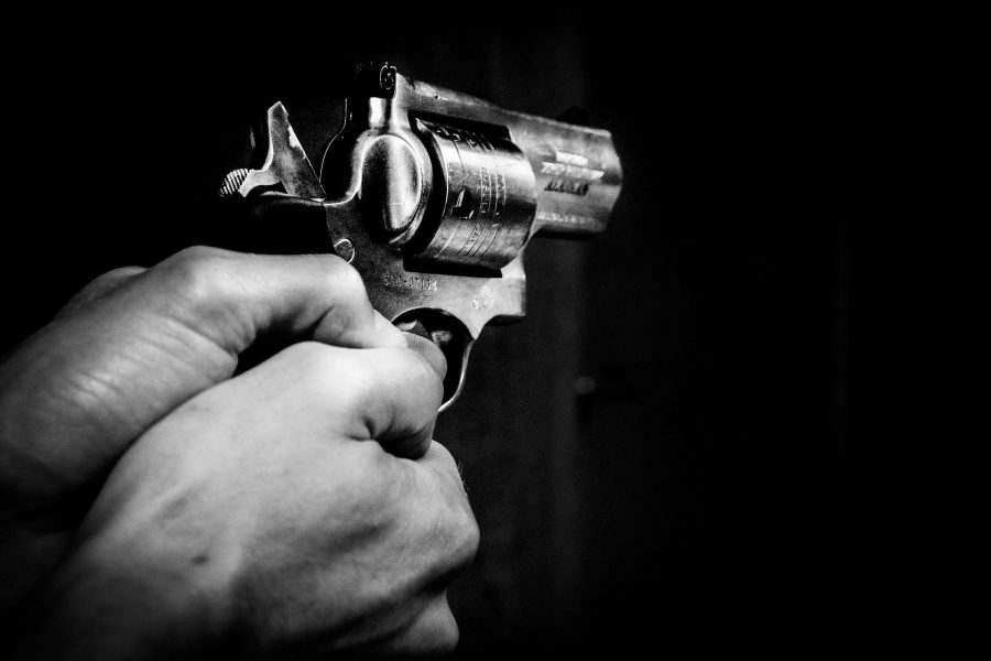 «Всегда ходил с пистолетом, мы дали ему кличку «Саша Ствол»: коллеги рассказали о застрелившем в Калининграде жену кемеровчанине